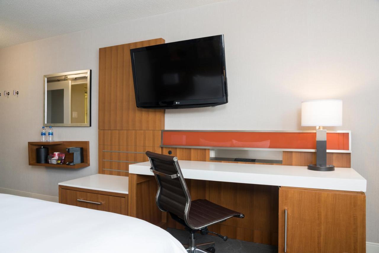 Delta Hotels By Marriott Grand Rapids Airport Екстер'єр фото